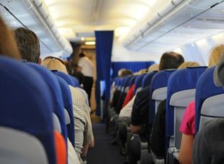 airplane-698539_1920